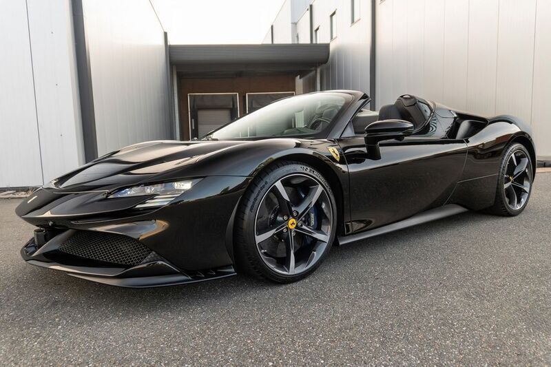 Schwarz Gebraucht 2023 Ferrari SF90 Cabrio | 475.941 € (Superpreis) - Bild 1/4