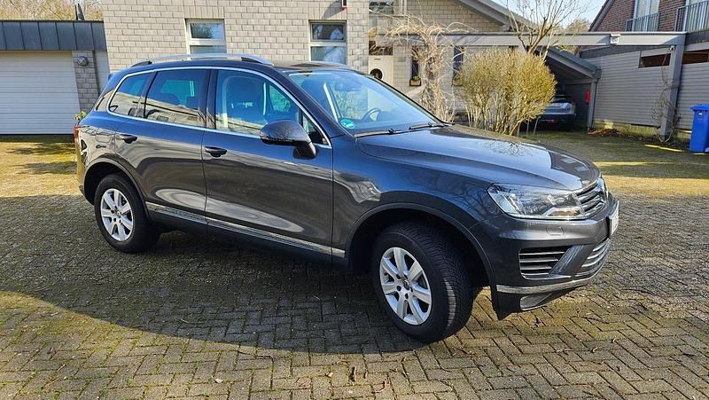 Gebraucht VW Touareg 262 PS (192 kW) 2015 Grau SUV