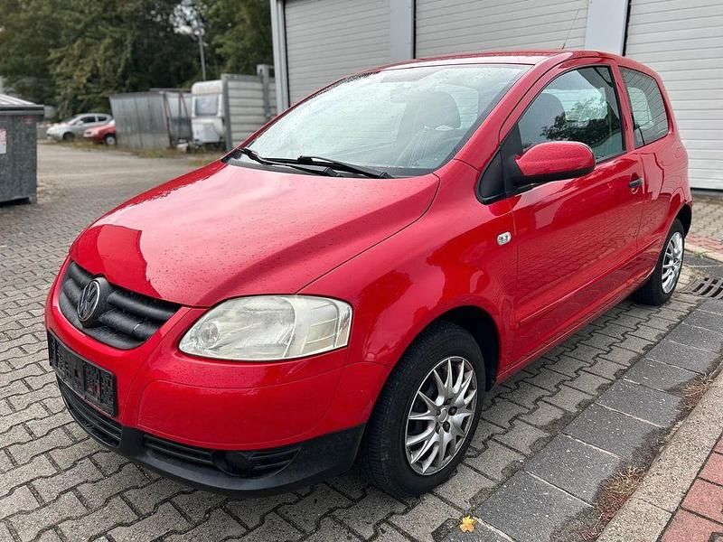 Rot Gebraucht 2009 VW Fox Basis Kleinwagen | 1.690 € (Fairer Preis) - Bild 1/4