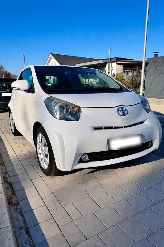 Gebraucht Toyota iQ 68 PS (50 kW) 2011 Weiß Kleinwagen