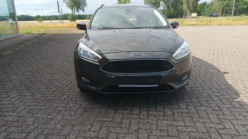 Grau Gebraucht 2018 Ford Focus Kombi | 8.700 € (Superpreis) - Bild 1/4