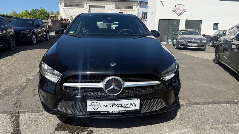 Gebraucht Mercedes A180 116 PS (85 kW) 2020 Schwarz Limousine