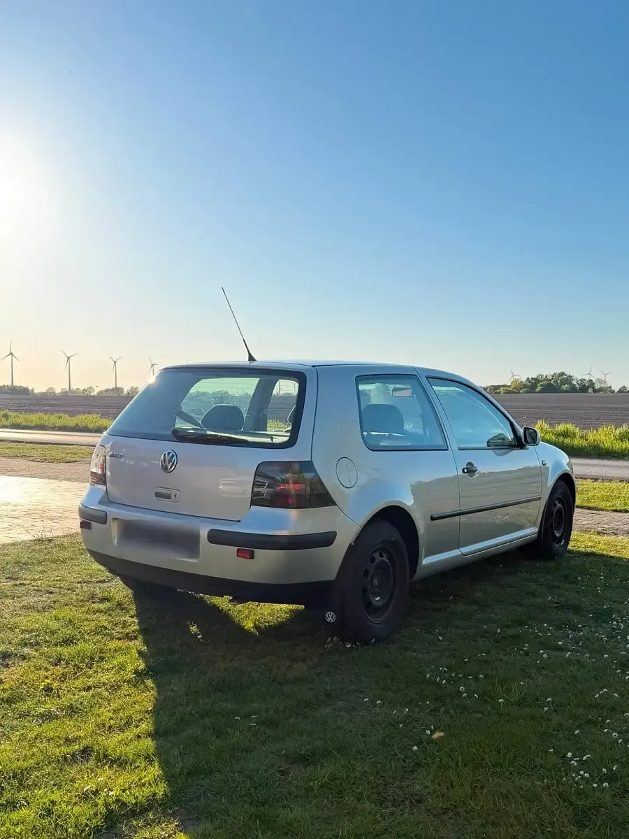 Second-hand VW Golf IV 75 CP (55 kW) 2000 Argintiu Hatchback