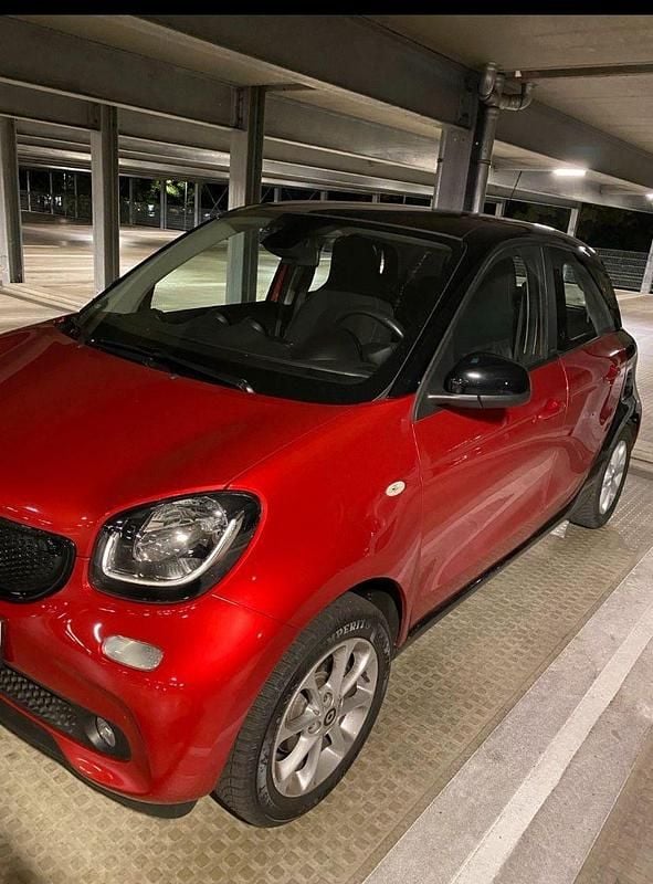 Rot Gebraucht 2016 Smart ForFour Kleinwagen | 13.300 € (Etwas zu teuer) - Bild 1/4