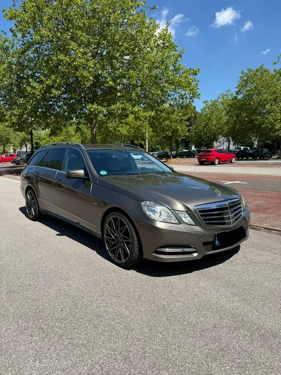 Gebraucht Mercedes E300 231 PS (169 kW) 2011 Grau Kombi