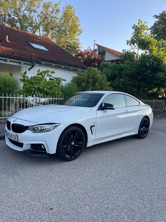 Weiß Gebraucht 2015 BMW 420 Sport Line Coupé | 18.300 € (Fairer Preis) - Bild 1/4