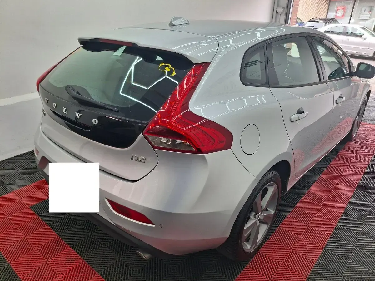 Gebraucht Volvo V40 R-Design 120 PS (88 kW) 2018 Silber Limousine