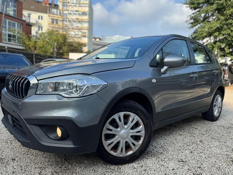 Grau Gebraucht 2017 Suzuki SX4 S-Cross Comfort SUV | 9.950 € (Fairer Preis) - Bild 1/4