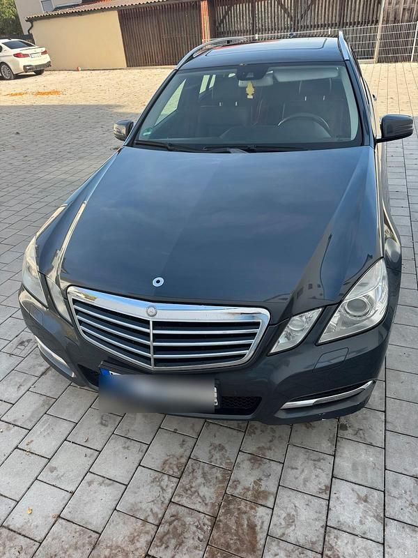 Gebraucht Mercedes E300 231 PS (169 kW) 2011 Schwarz Kombi