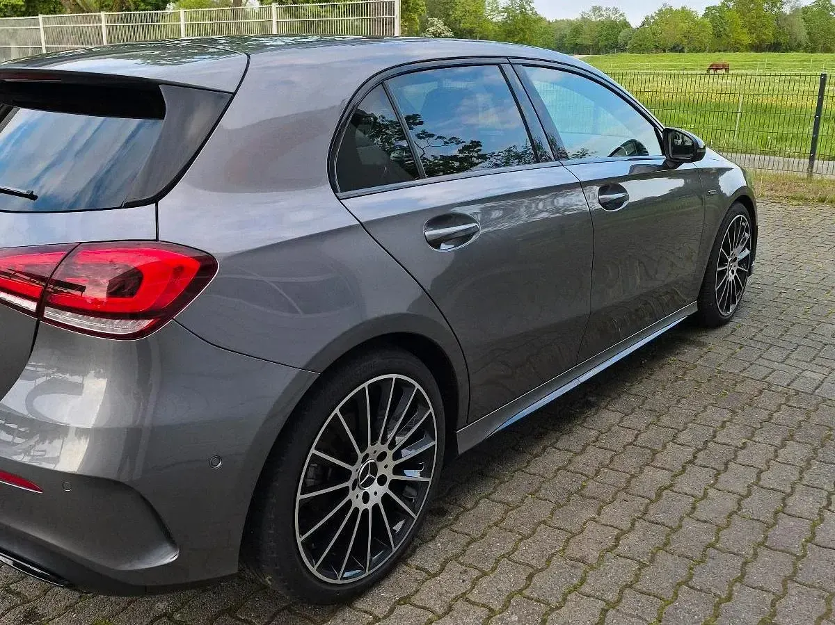 Gebraucht Mercedes A200 AMG line 163 PS (119 kW) 2022 Grau Limousine