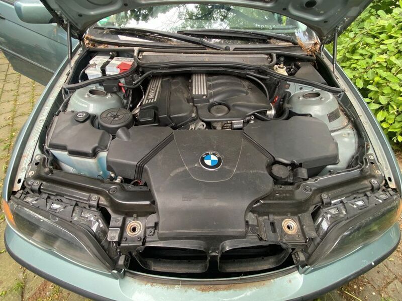 Grün Gebraucht 2002 BMW 318 Limousine | 2.000 € (Guter Preis) - Bild 1/4
