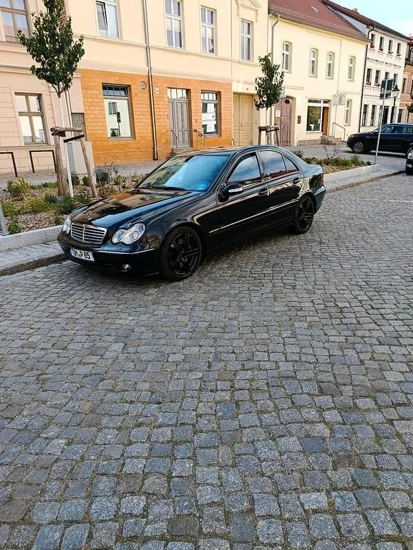 Schwarz Gebraucht 2003 Mercedes C270 Limousine | 3.800 € (Etwas zu teuer) - Bild 1/4