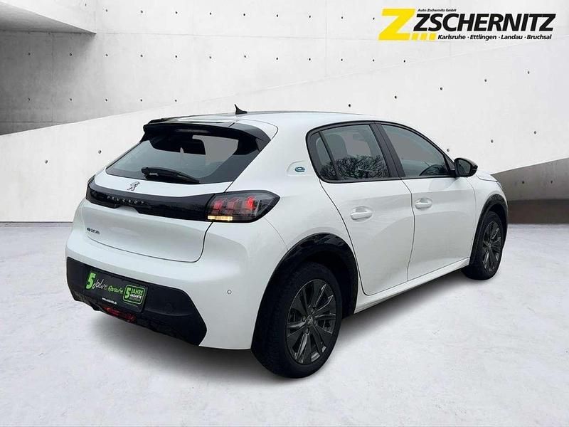 Gebraucht Peugeot 208 Active 100 kW (136 PS) 2022 Lack weiss banquise/typ aussen Kleinwagen