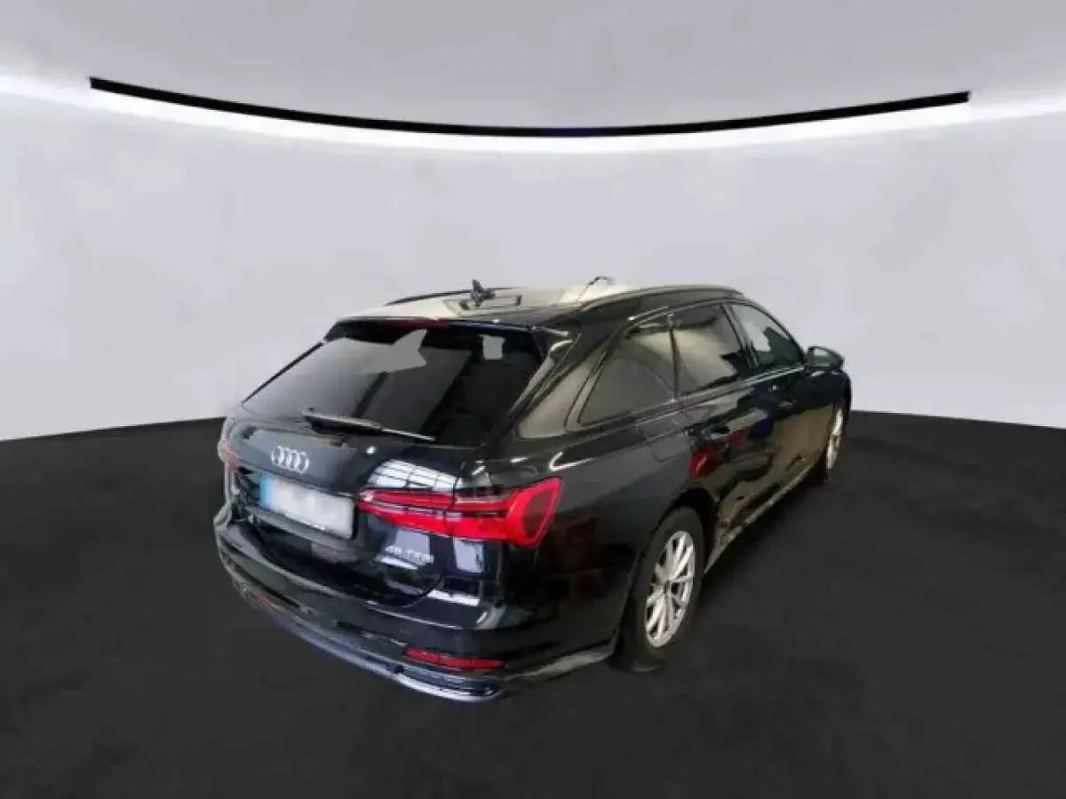 Gebraucht Audi A6 Sport 265 PS (194 kW) 2022 Mythosschwarz metallic Kombi