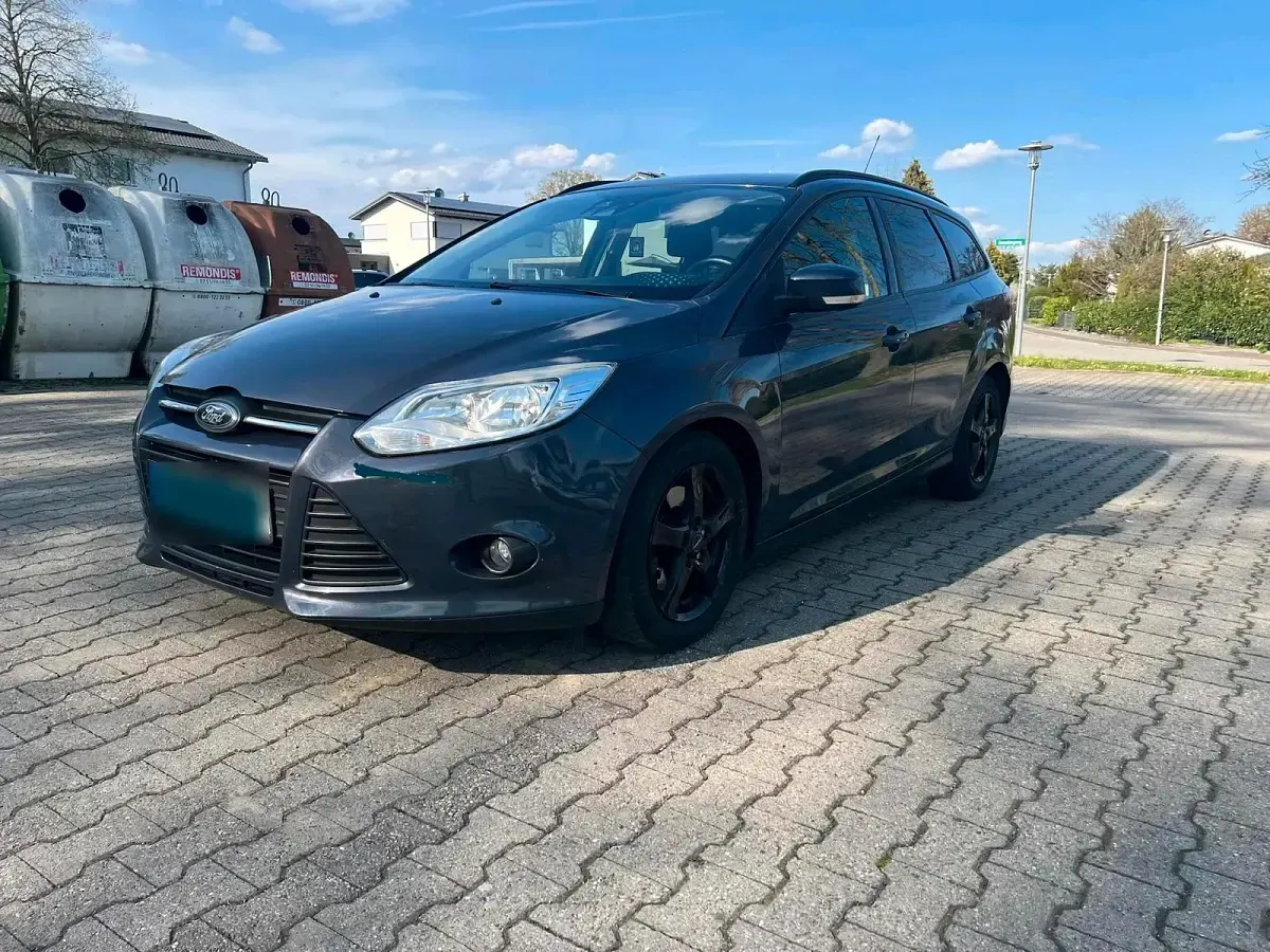 Gebraucht Ford Focus Trend 116 PS (85 kW) 2011 Blau Kombi