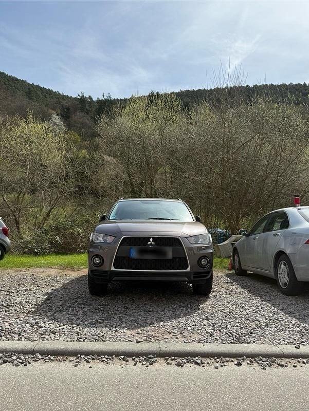 Gebraucht Mitsubishi Outlander 170 PS (125 kW) 2010 Gold SUV