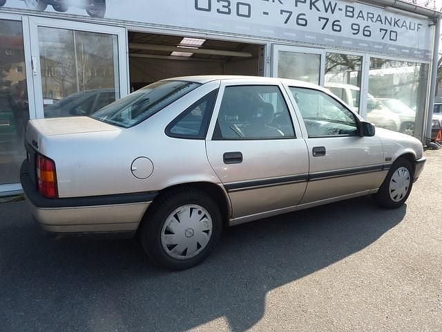 Gebraucht Opel Vectra 116 PS (85 kW) 1990 Silber metallic Limousine