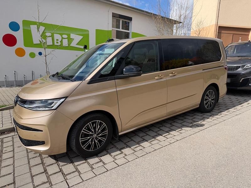 Second-hand VW Multivan Life 204 CP (150 kW) 2022 Auriu Monovolum