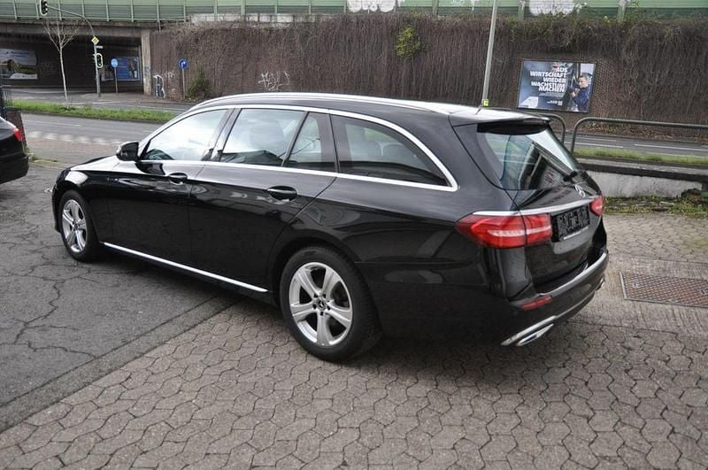 Gebraucht Mercedes E220 194 PS (142 kW) 2017 Schwarz Limousine