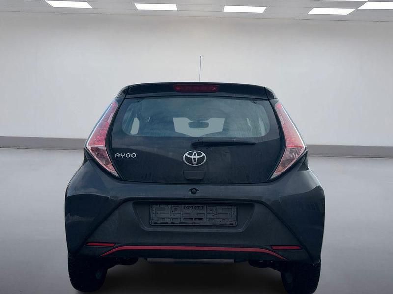 Gebraucht Toyota Aygo Play 69 PS (50 kW) 2017 Schwarz Kleinwagen