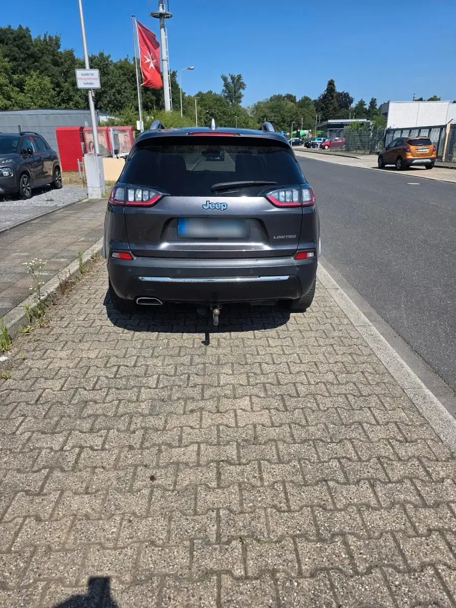 Gebraucht Jeep Cherokee 195 PS (143 kW) 2020 Grau SUV