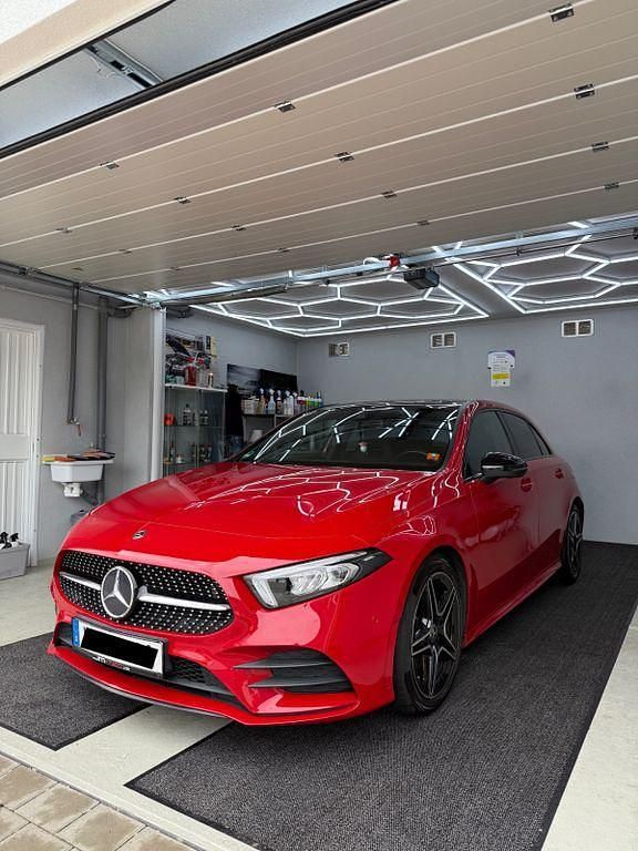 Rot Gebraucht 2018 Mercedes A200 AMG line Limousine | 20.099 € (Fairer Preis) - Bild 1/4