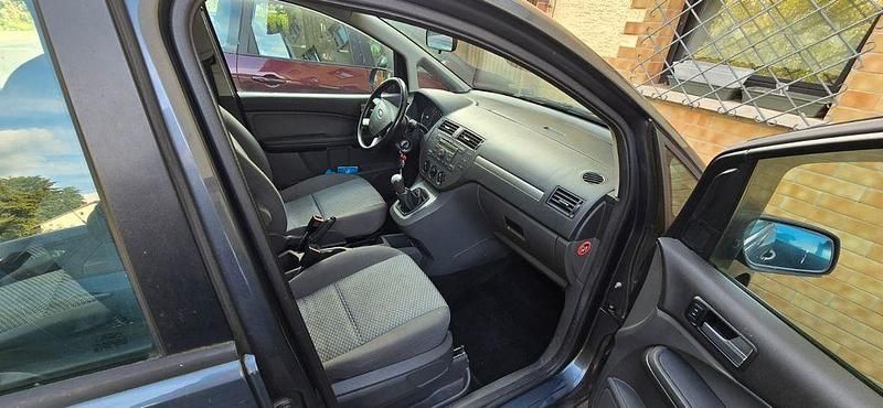 Grau Gebraucht 2005 Ford C-MAX Trend Van / Kleinbus | 1.100 € (Guter Preis) - Bild 1/4