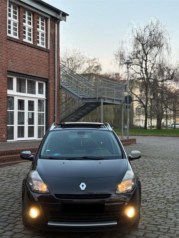 Gebraucht Renault Clio II 106 PS (77 kW) 2011 Schwarz Limousine