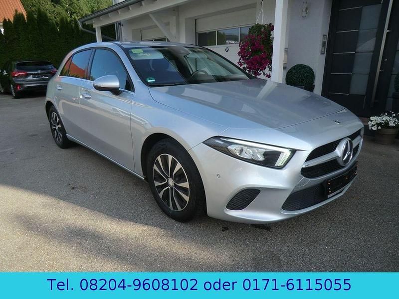 Iridiumsilber Gebraucht 2021 Mercedes A200 Limousine | 18.400 € (Guter Preis) - Bild 1/4