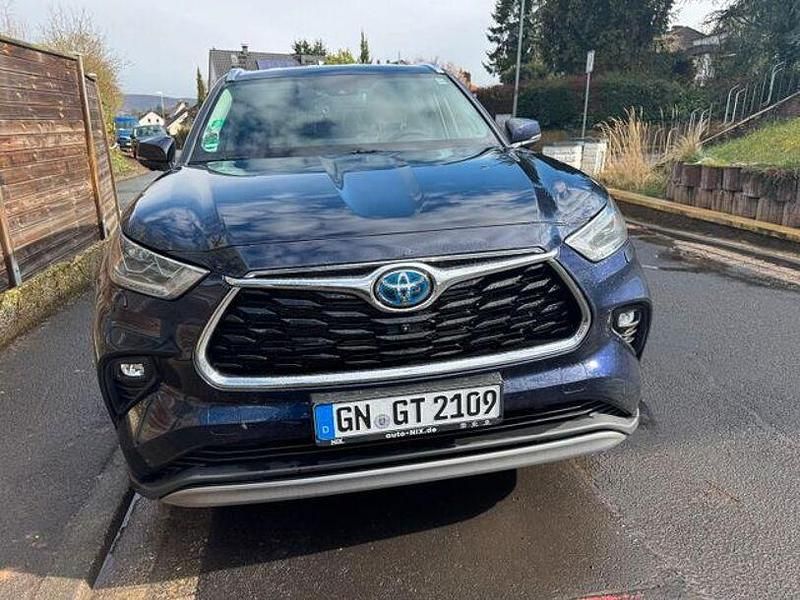 Gebraucht Toyota Highlander 182 PS (133 kW) 2024 Blau SUV