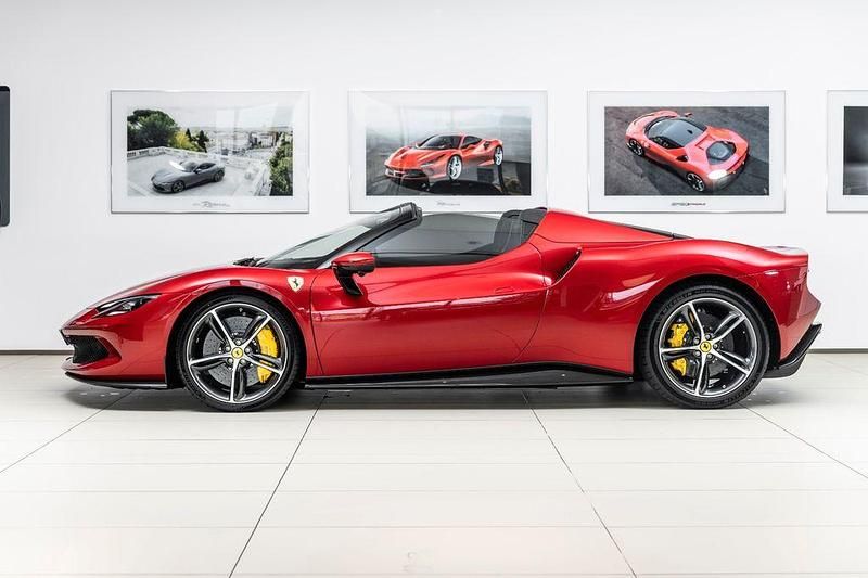 Second-hand Ferrari 296 829 CP (609 kW) 2024 Roșu Cabrio