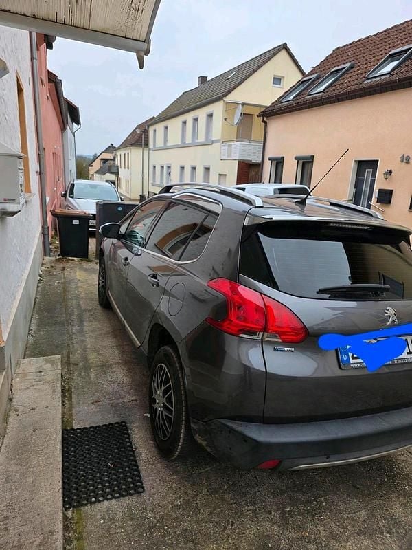 Grau Gebraucht 2016 Peugeot 2008 SUV | 6.300 € (Superpreis) - Bild 1/4