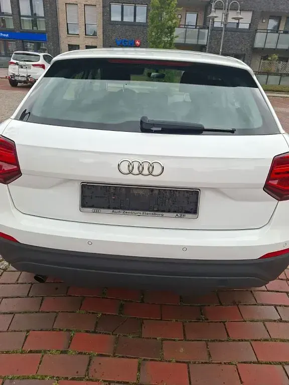 Gebraucht Audi Q2 Comfort 116 PS (85 kW) 2017 Weiß SUV