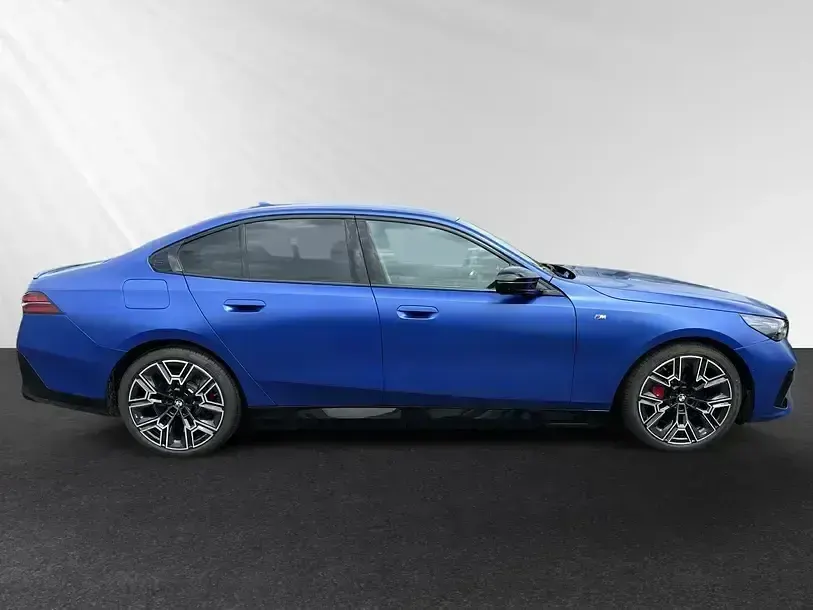 Gebraucht BMW i5 M Sport 442 kW (601 PS) 2025 Bmw individual frozen portimao blue metallic Limousine