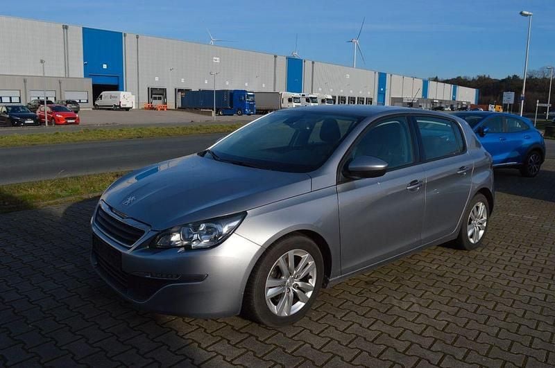 Grau Gebraucht 2017 Peugeot 308 Active Limousine | 4.850 € (Fairer Preis) - Bild 1/4