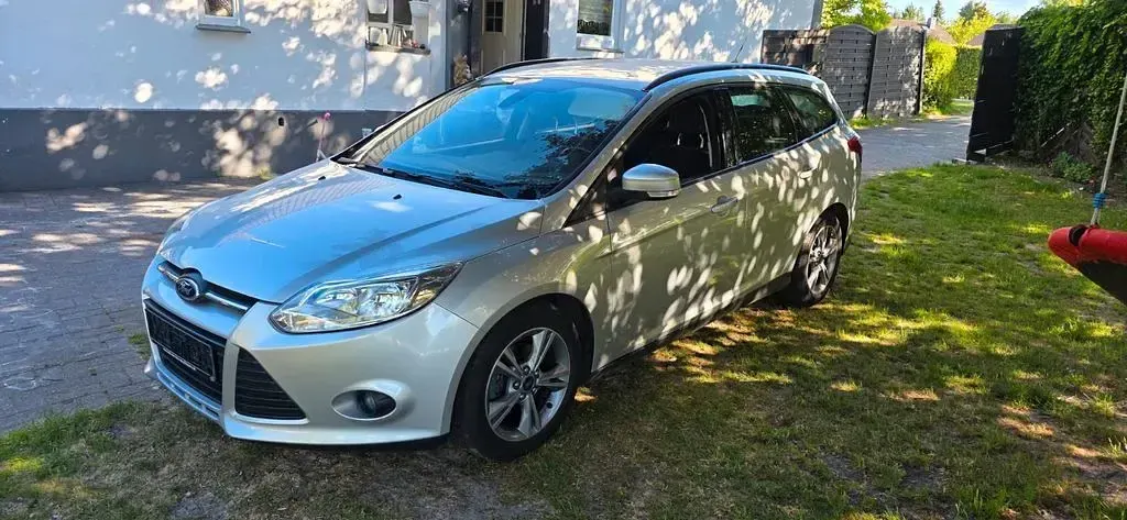 Gebraucht Ford Focus 116 PS (85 kW) 2014 Silber Limousine