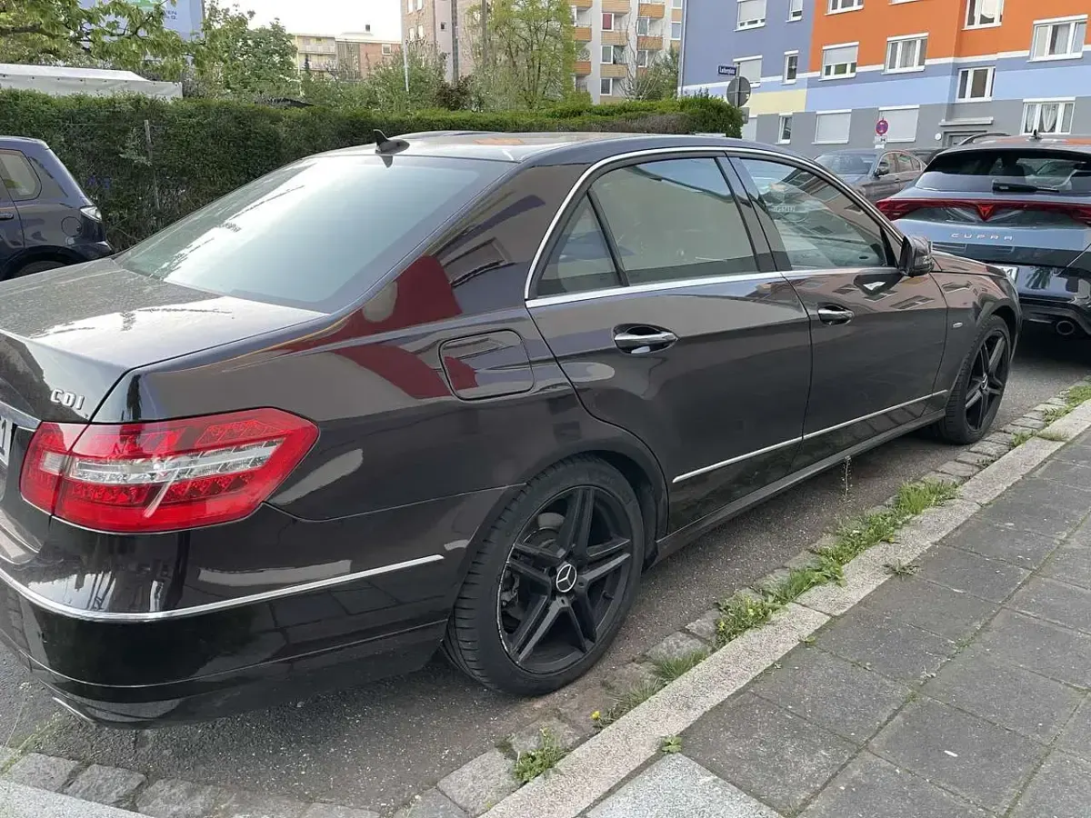 Gebraucht Mercedes E350 Avantgarde 231 PS (169 kW) 2009 Braun Limousine