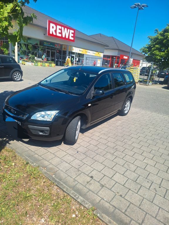 Schwarz Gebraucht 2005 Ford Focus Ghia Kombi | 2.600 € (Fairer Preis) - Bild 1/4
