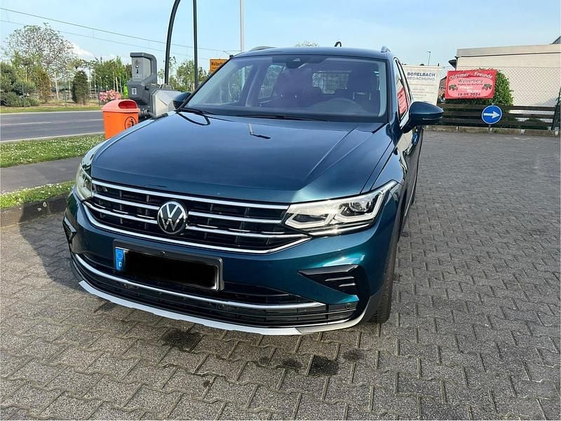 Blau Gebraucht 2022 VW Tiguan Elegance+ SUV | 29.300 € (Fairer Preis) - Bild 1/4