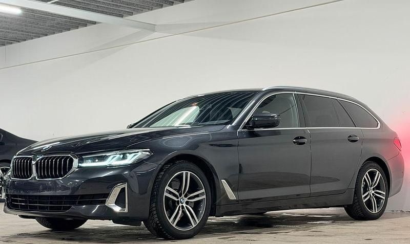 Grau Gebraucht 2021 BMW 520 Luxury Line Limousine | 29.040 € - Bild 1/4