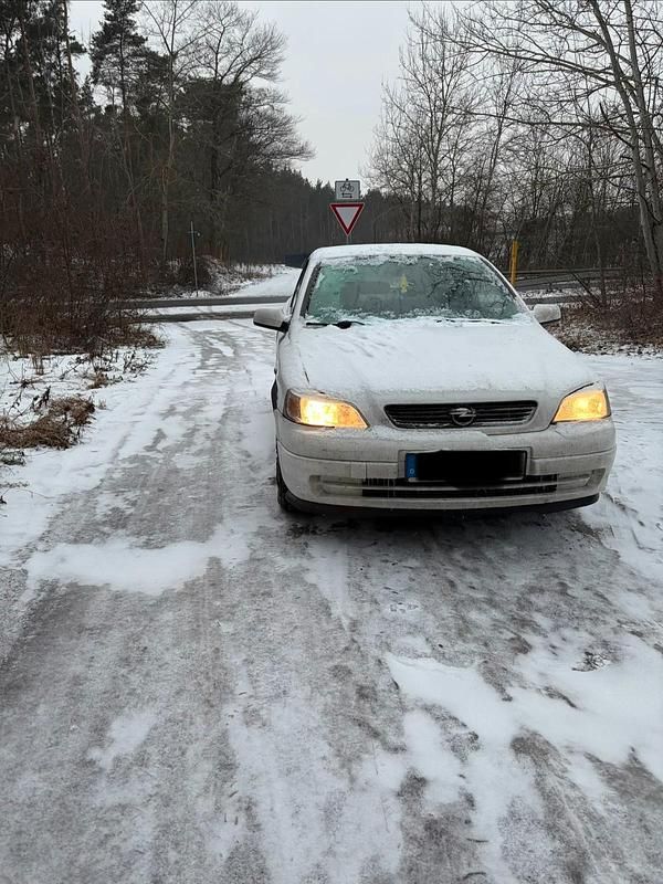 Weiß Gebraucht 2003 Opel Astra Coupé | 1.250 € (Guter Preis) - Bild 1/4