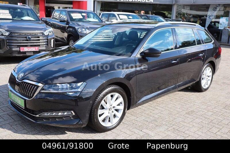Schwarz metallic Gebraucht 2021 Skoda Superb Executive Kombi | 30.990 € (Etwas zu teuer) - Bild 1/4