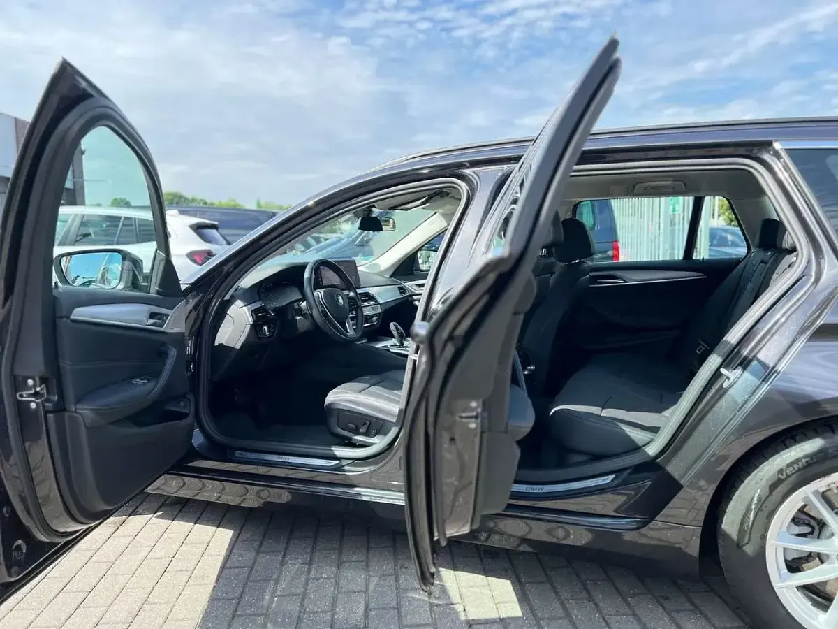 Gebraucht BMW 520 190 PS (139 kW) 2023 Sophistograu Kombi