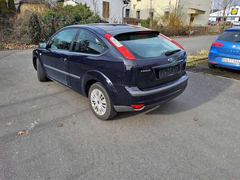 Gebraucht Ford Focus Fun X 80 PS (58 kW) 2007 Marineblau (metallic) Kleinwagen