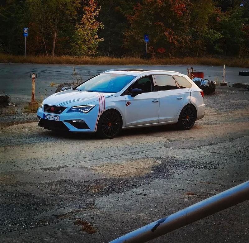 Weiß Gebraucht 2017 Seat Leon Kombi | 8.350 € (Guter Preis) - Bild 1/4