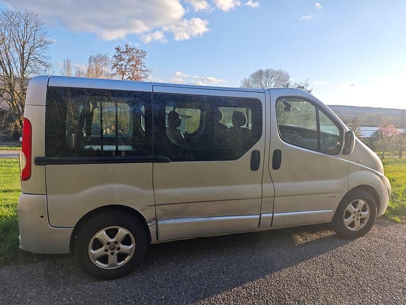 Gebraucht Opel Vivaro 114 PS (83 kW) 2006 Silber Van / Kleinbus