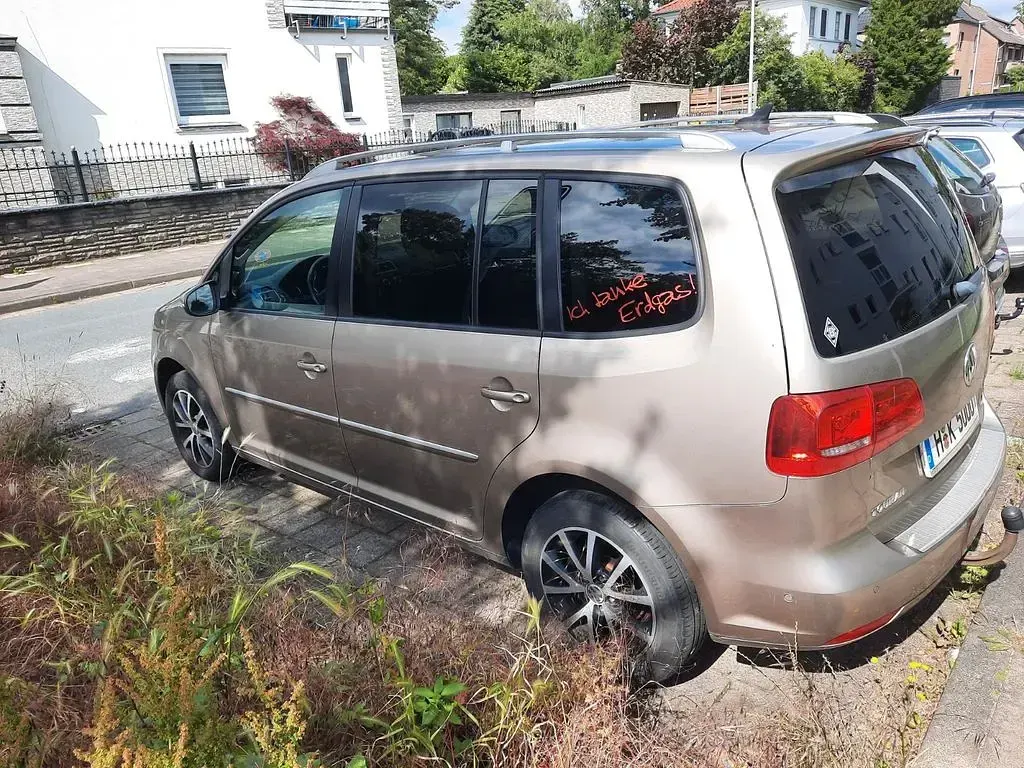 Gebraucht VW Touran Highline 150 PS (110 kW) 2012 Gold Van / Kleinbus