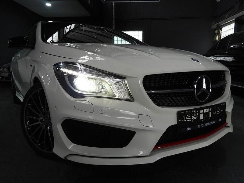 Weiß Gebraucht 2016 Mercedes CLA250 AMG line Limousine | 18.900 € (Guter Preis) - Bild 1/4