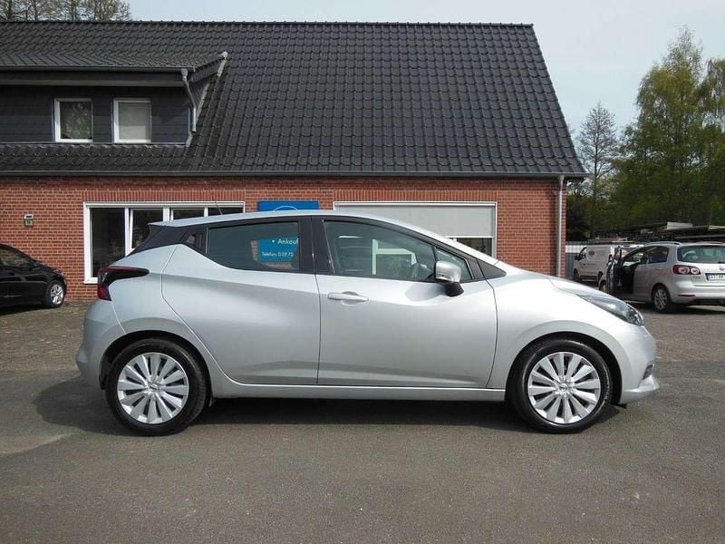 Gebraucht Nissan Micra Acenta 92 PS (67 kW) 2022 Silber Kleinwagen