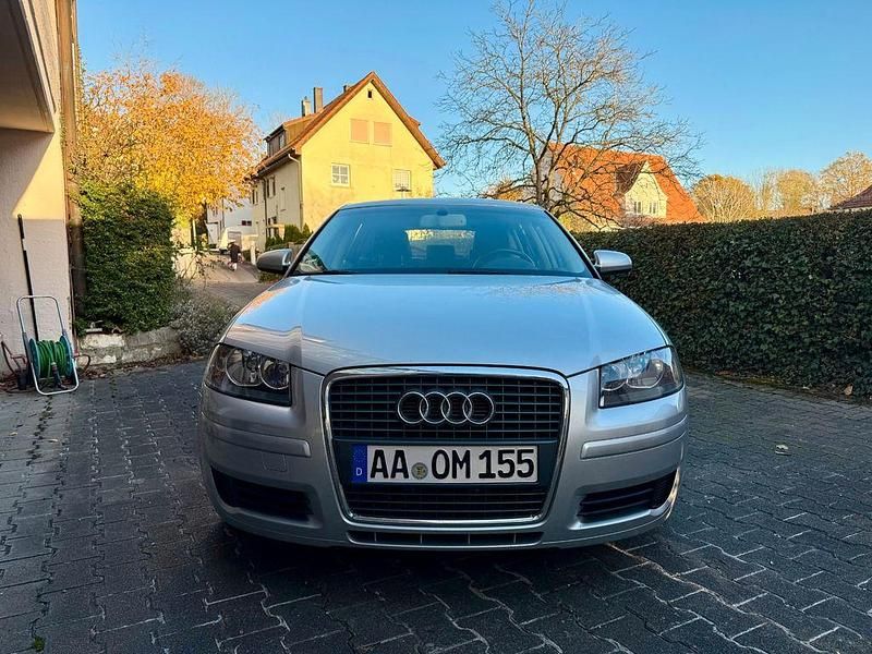 Silber Gebraucht 2004 Audi A3 Sportback Ambiente Limousine | 3.299 € (Fairer Preis) - Bild 1/4